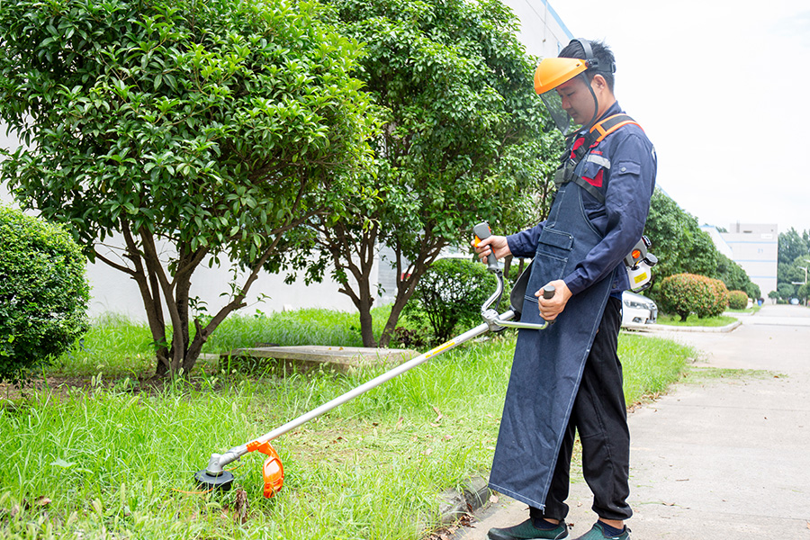 Egy szerszám, végtelen feladatok: Miért a többcélú trimmer az egyetlen udvarra, amire szüksége van